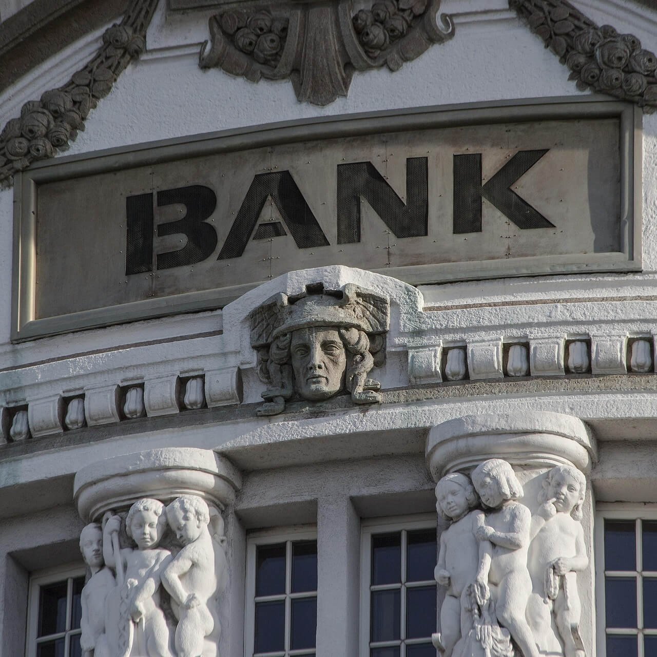 How Do Banks Make Money From High Yield Savings Accounts